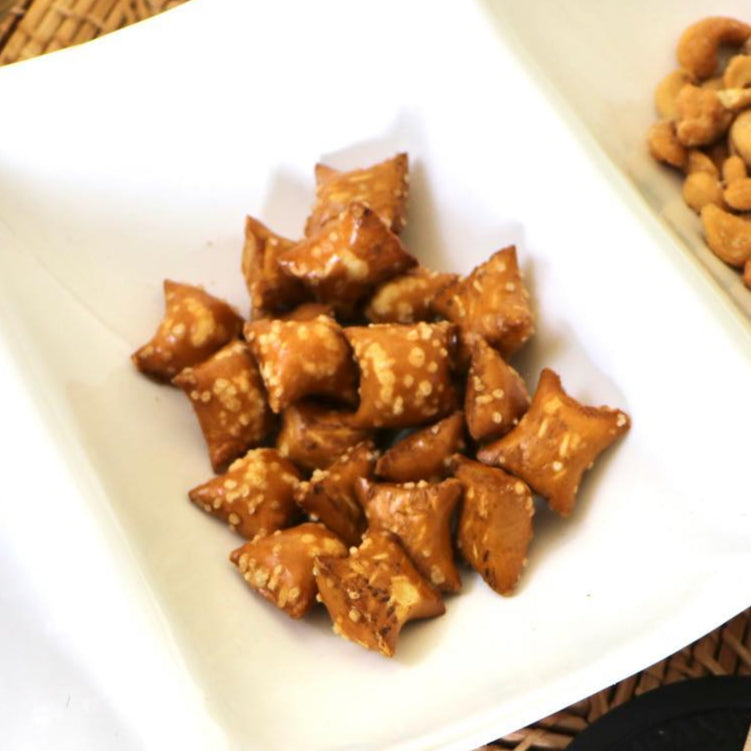 Crunchy pretzel nuggets stuffed with creamy peanut butter
